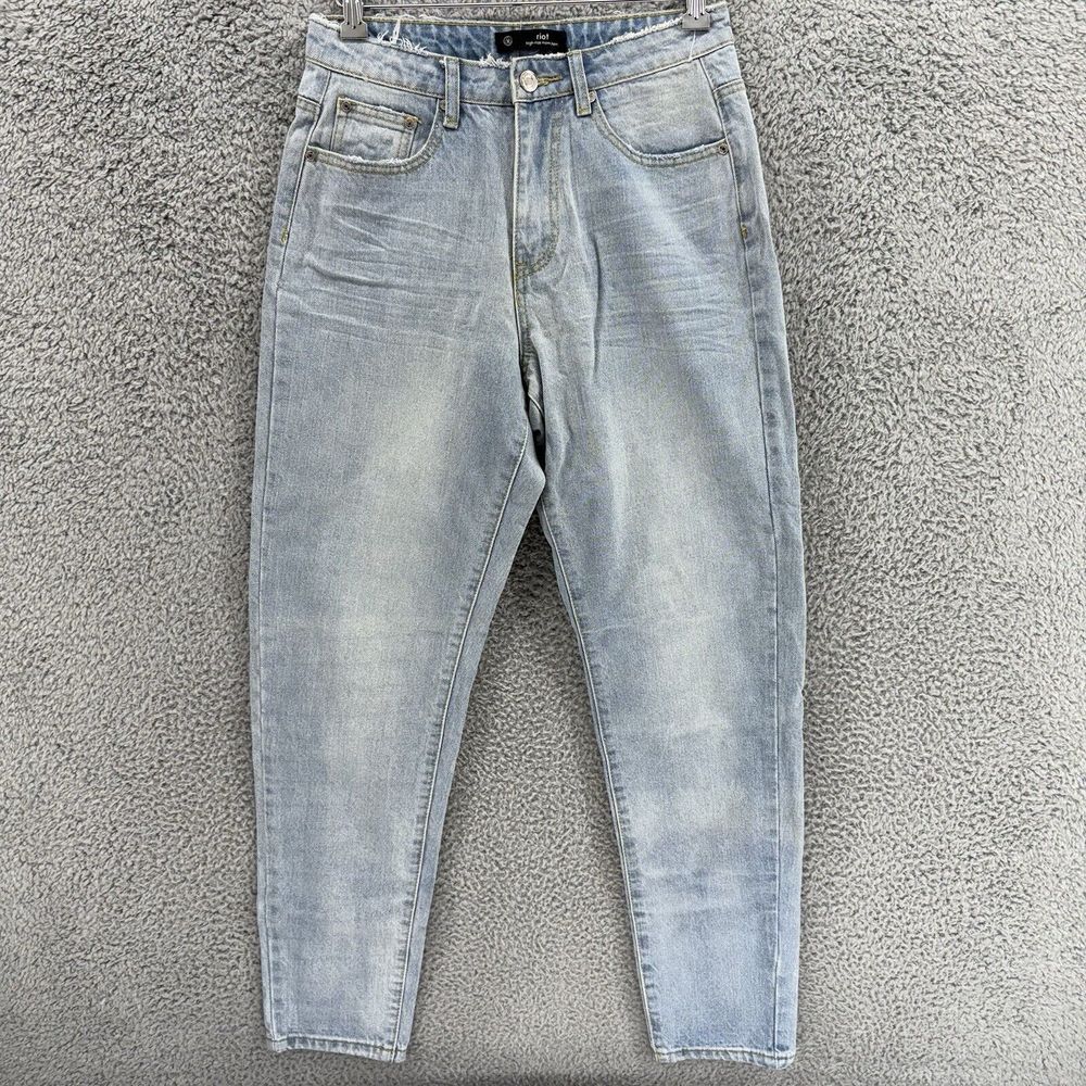 Riot High Rise Mom Jean Women's Size 8‎ Mid Rise Light Blue Tapered Denim